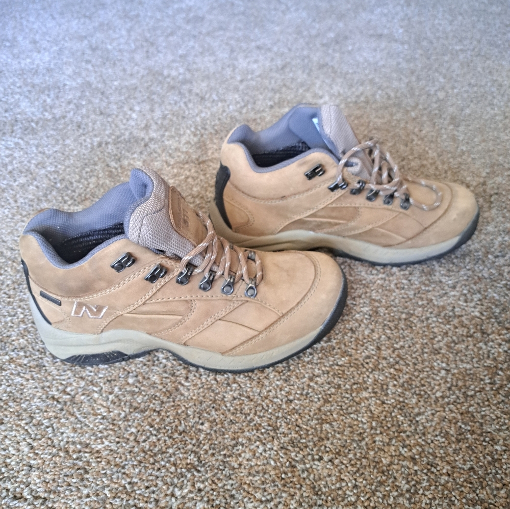 New Balance Hiking Shoe boots Women's size US 7, UK 5, EU 37.5, WW977GT - Picture 4 of 11